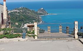 Tra Cielo E Mare